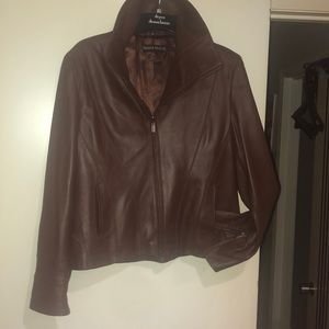 Genuine Leather Bomber jacket perfect for Fall🧥 ON SALE